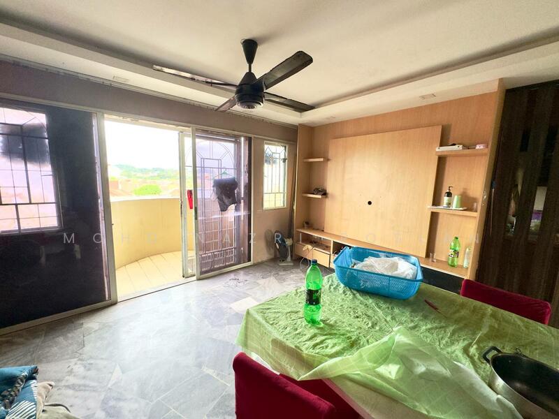 Townhouse for Sale in Seksyen 9 (Shah Alam) - Mohd Nazri Roslan - Living Room - PropertyGuru.com.my