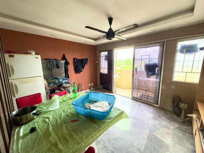 Townhouse for Sale in Seksyen 9 (Shah Alam) - Mohd Nazri Roslan - Living Room - PropertyGuru.com.my
