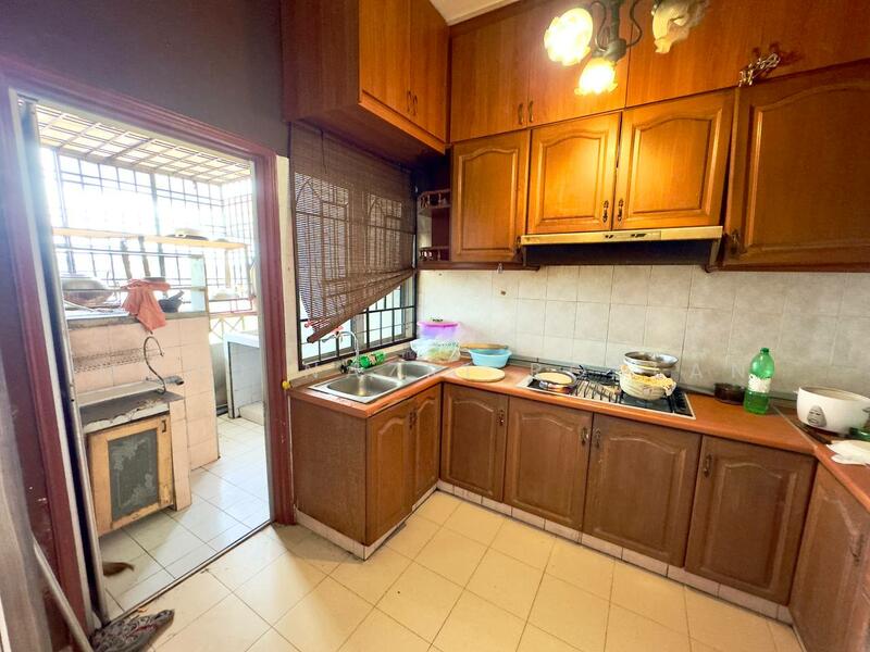 Townhouse for Sale in Seksyen 9 (Shah Alam) - Mohd Nazri Roslan - Kitchen - PropertyGuru.com.my