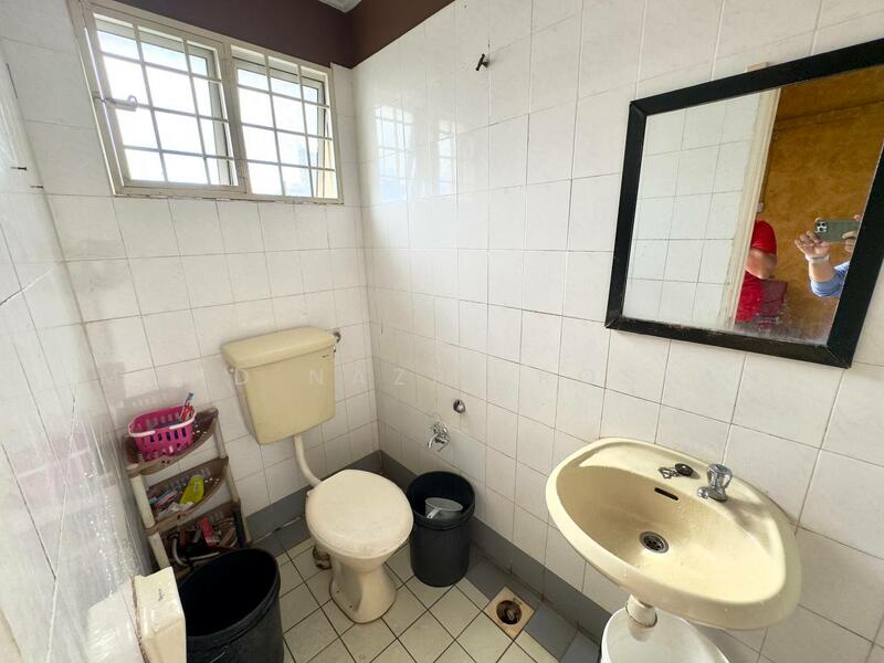 Townhouse for Sale in Seksyen 9 (Shah Alam) - Mohd Nazri Roslan - Bathroom - PropertyGuru.com.my
