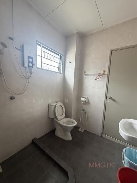 Rumah Teres untuk Dijual di Bandar Puteri Klang (Klang) - Darren Chen - Bathroom - PropertyGuru.com.my