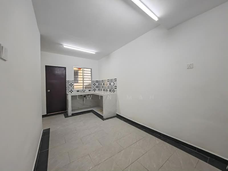 2-storey Terraced House for Sale in Rawang Perdana 1 (Rawang) - Elwin Mah - Kitchen - PropertyGuru.com.my
