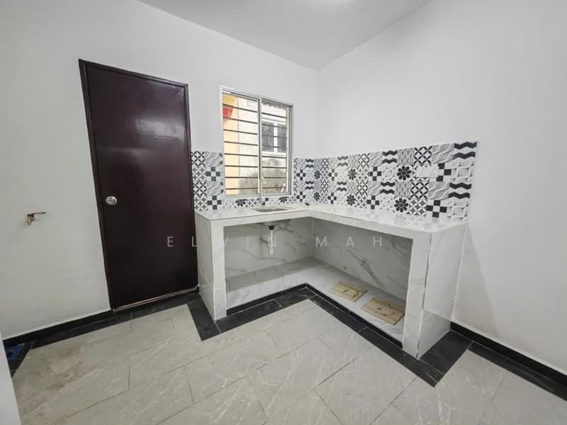 2-storey Terraced House for Sale in Rawang Perdana 1 (Rawang) - Elwin Mah - Kitchen - PropertyGuru.com.my
