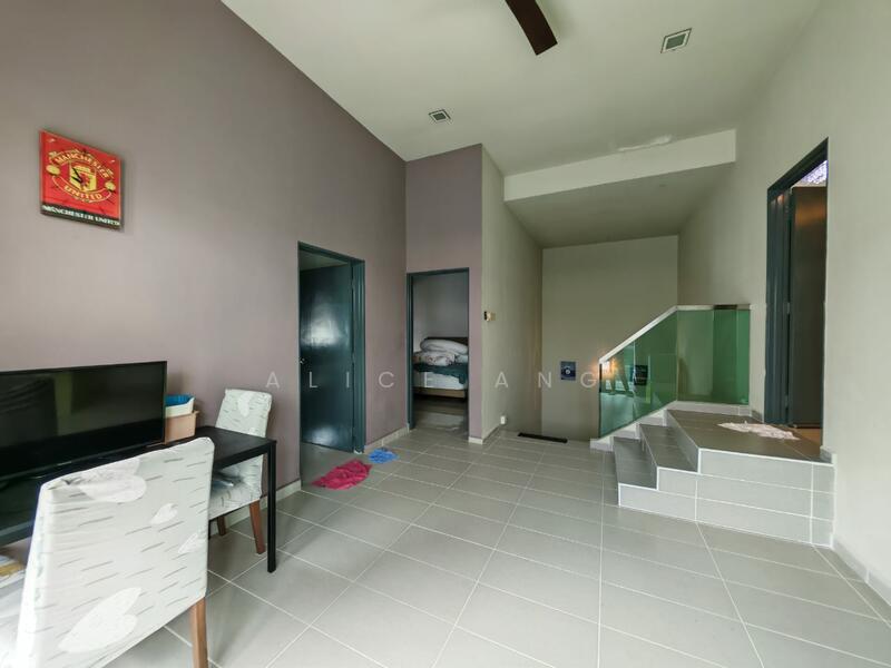Kempas Utama untuk Untuk Dijual - RM 1,350,000, Feb 2026 - Living Room - PropertyGuru.com.my