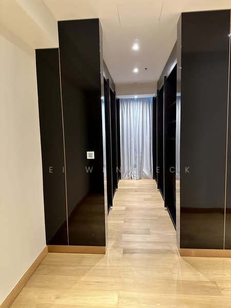 Servis Apartment untuk Disewa di The Ritz-Carlton Residences - Pei Wen Teck - Walk-in Wardrobe - PropertyGuru.com.my