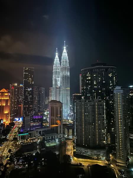 Servis Apartment untuk Disewa di The Ritz-Carlton Residences - Pei Wen Teck - Living room View - Night - PropertyGuru.com.my