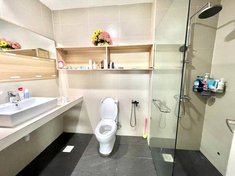 Pool Villas @ Nusaputra untuk Untuk Disewa - RM 6,000 /bulan, Feb 2026 - Bathroom - PropertyGuru.com.my