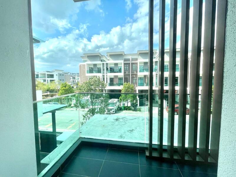 Pool Villas @ Nusaputra untuk Untuk Disewa - RM 6,000 /bulan, Feb 2026 - Balcony - PropertyGuru.com.my