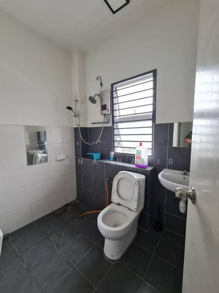 Bathroom  alam suria puncak alam