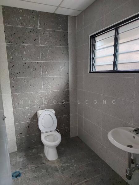 Shop for Sale in Ipoh (Perak) - Niclos Leong - Bathroom - PropertyGuru.com.my