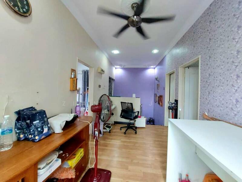 Living Room Saujana Utama Sungai Buloh