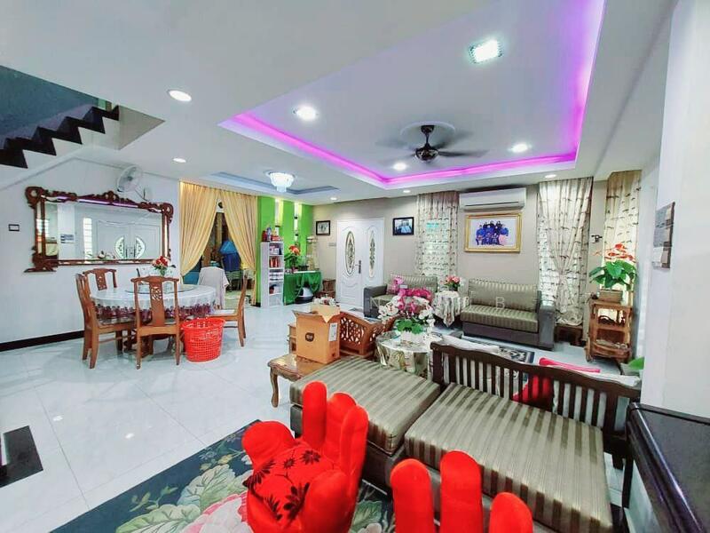 Living Room Saujana Utama Sungai Buloh