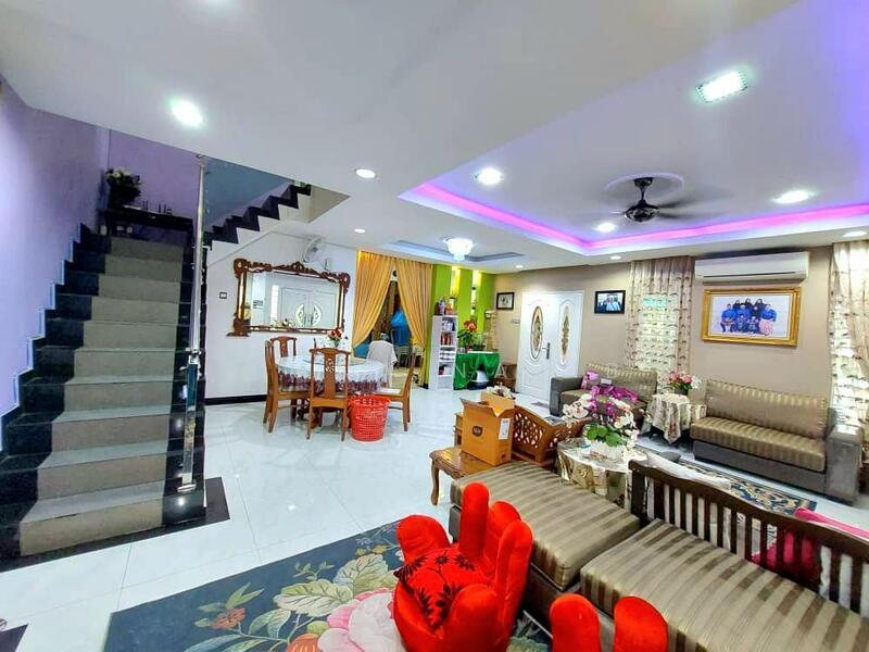 Living Room Saujana Utama Sungai Buloh