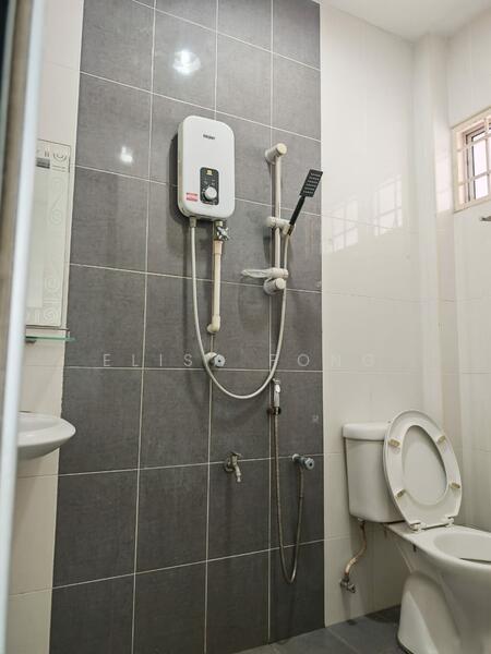 2-storey Terraced House for Sale in Taman Bukit Serdang (Seri Kembangan) - Elisa Fong - Bathroom - PropertyGuru.com.my