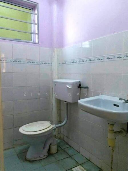 Bathroom bandar puncak alam