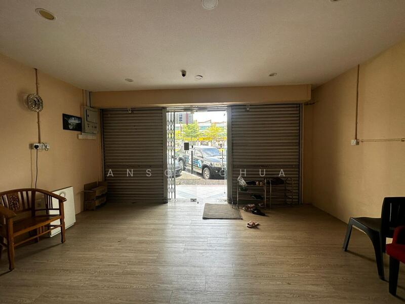 Taman Johor Jaya untuk Untuk Disewa - RM 4,000 /bulan, Mac 2026 - Entrance - PropertyGuru.com.my