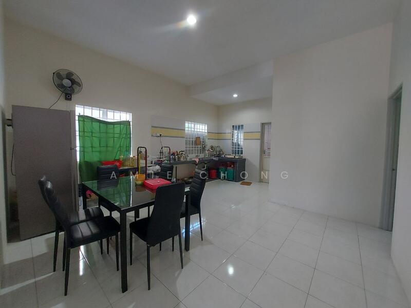 Cluster House for Sale in Medan Klebang Elit (Chemor) - Amie Chong - Kitchen - PropertyGuru.com.my