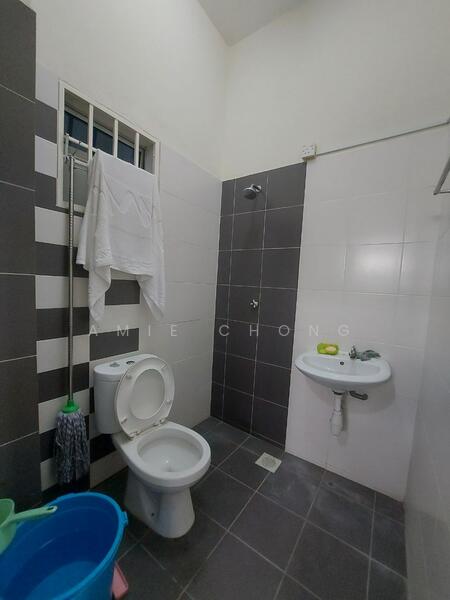 Cluster House for Sale in Medan Klebang Elit (Chemor) - Amie Chong - Bathroom - PropertyGuru.com.my