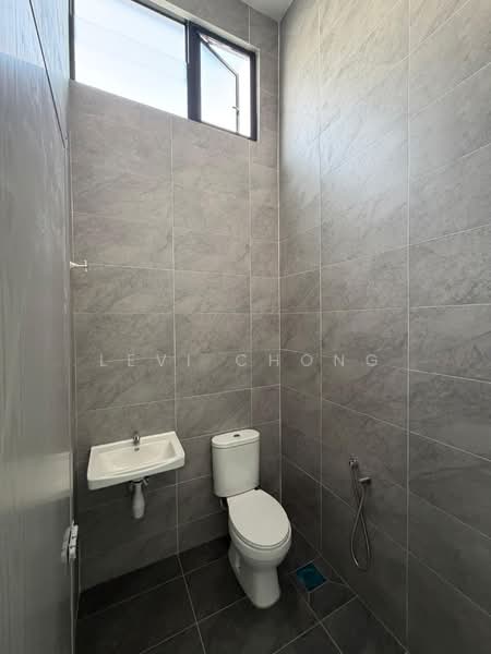 Semi-D Factory for Sale in Gopeng (Perak) - Levi Chong - Bathroom - PropertyGuru.com.my