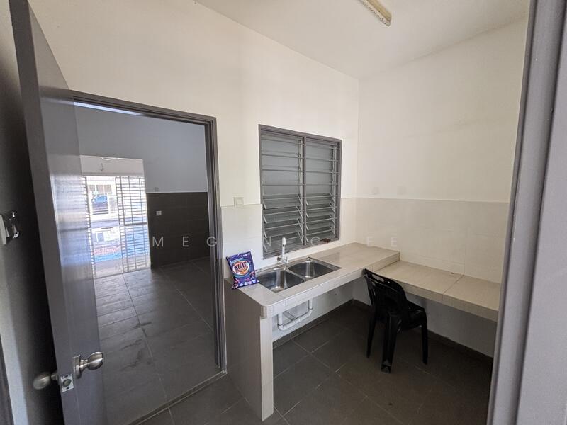 Rumah Teres untuk Dijual di Taman Pakatan Jaya (Tambun) - Megan Chee - Kitchen - PropertyGuru.com.my
