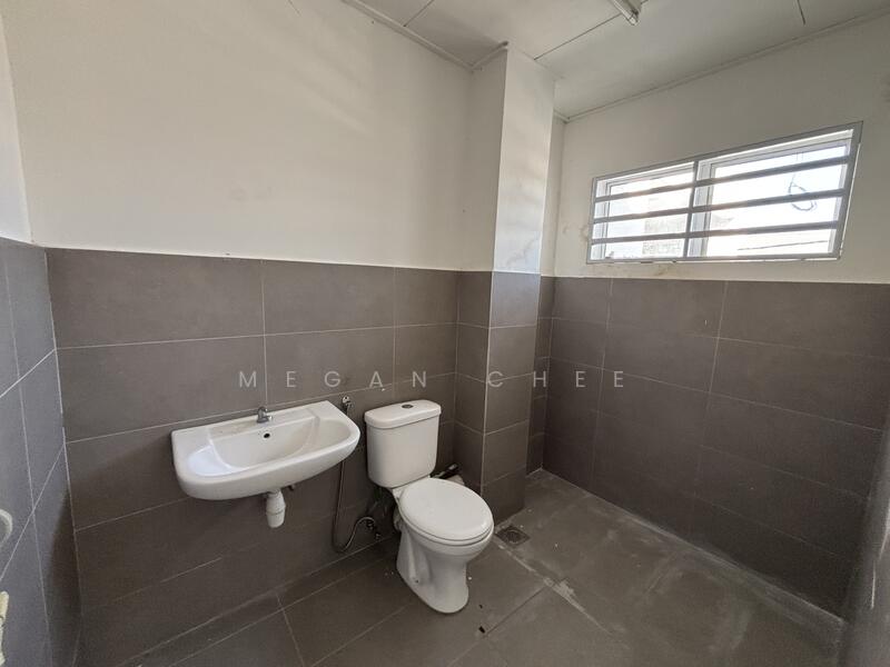 Rumah Teres untuk Dijual di Taman Pakatan Jaya (Tambun) - Megan Chee - Bathroom - PropertyGuru.com.my