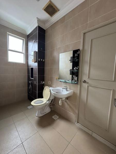 Link Bungalow for Sale in Taman Gaya (Ulu Tiram) - Ester Wong - Bathroom - PropertyGuru.com.my