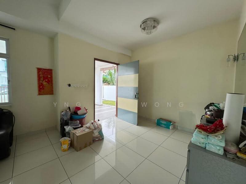 Link Bungalow for Sale in Taman Gaya (Ulu Tiram) - Ester Wong - Entrance - PropertyGuru.com.my