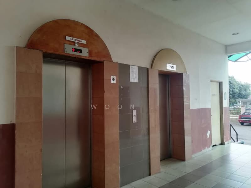 Pangsapuri untuk Disewa di Pangsapuri Bukit Beruang Utama - Woon . - Corridor - PropertyGuru.com.my