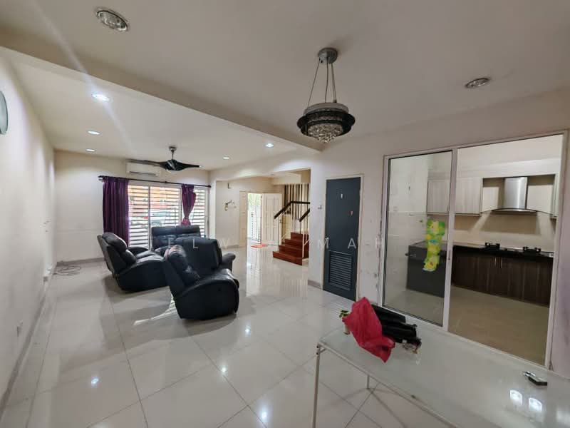 Rumah Teres 2 Tingkat untuk Dijual di Kota Emerald (Rawang) - Elwin Mah - Living Room - PropertyGuru.com.my