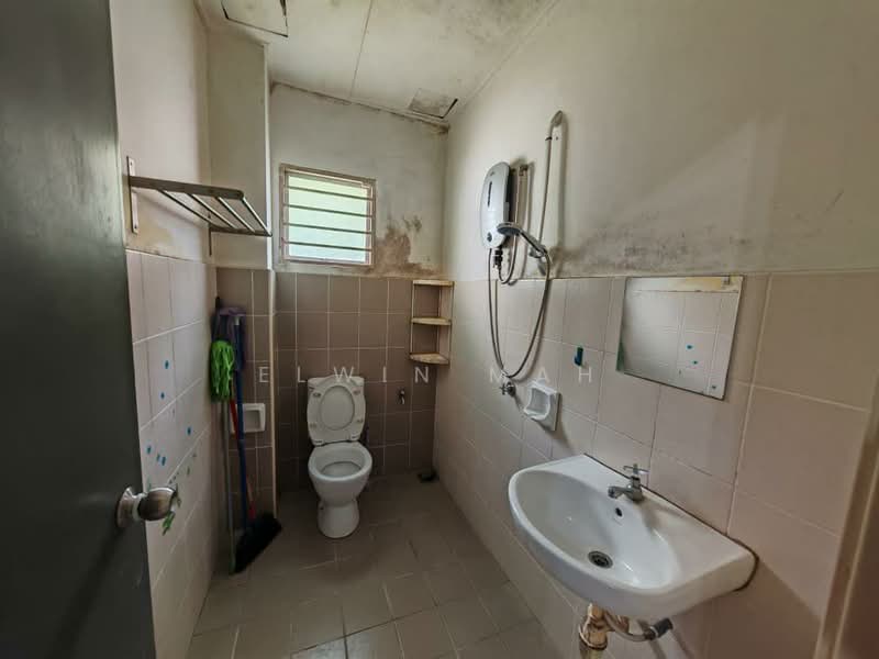 Rumah Teres 2 Tingkat untuk Dijual di Kota Emerald (Rawang) - Elwin Mah - Bathroom - PropertyGuru.com.my