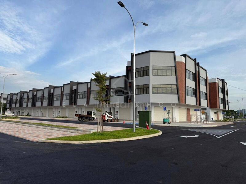 For Rent - Gamuda cove Bay Street Dengkil Brand New 2 Storey Shop