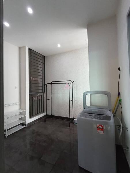 Servis Apartment untuk Disewa di G Residence - Pier Lye - Balcony - PropertyGuru.com.my