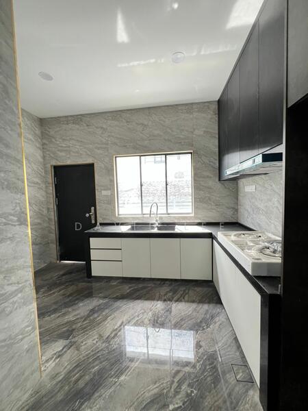 2Sty Semi-D with pool Taman Sinar Mahkota, Jalan Sinar Mahkota, Bandar Mahkota Cheras untuk Untuk Dijual - RM 2,000,000, Feb 2026 - Kitchen - PropertyGuru.com.my