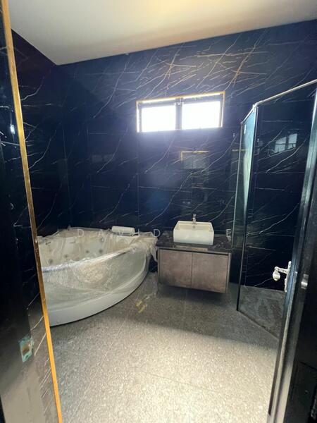 2Sty Semi-D with pool Taman Sinar Mahkota, Jalan Sinar Mahkota, Bandar Mahkota Cheras untuk Untuk Dijual - RM 2,000,000, Feb 2026 - Bathroom - PropertyGuru.com.my