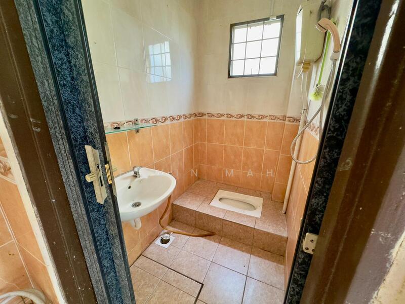 Rumah Teres 2 Tingkat untuk Dijual di Rawang Perdana 1 (Rawang) - Elwin Mah - Bathroom - PropertyGuru.com.my