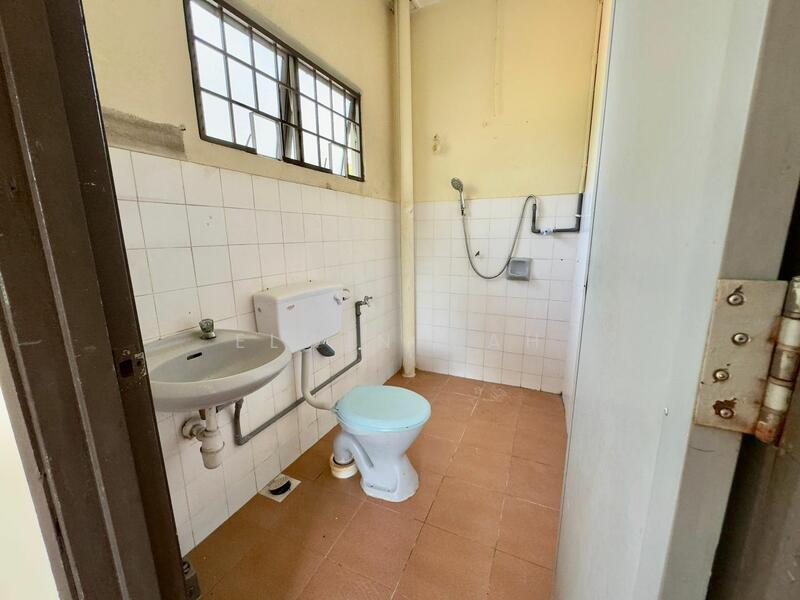 Rumah Teres 2 Tingkat untuk Dijual di Rawang Perdana 1 (Rawang) - Elwin Mah - Bathroom - PropertyGuru.com.my