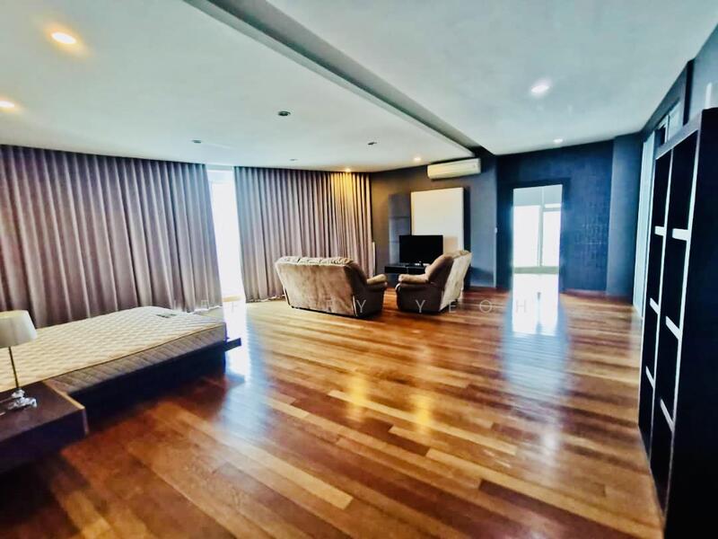 Kondominium untuk Dijual di Gurney Paragon - Jeffrey Yeoh - Living Room - PropertyGuru.com.my