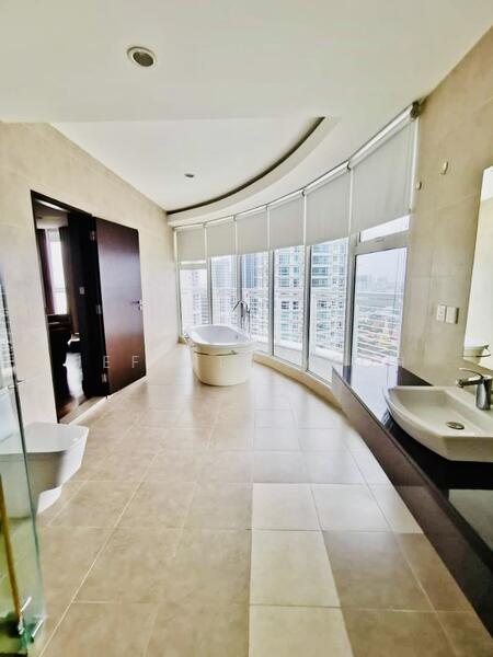 Kondominium untuk Dijual di Gurney Paragon - Jeffrey Yeoh - Bathroom - PropertyGuru.com.my