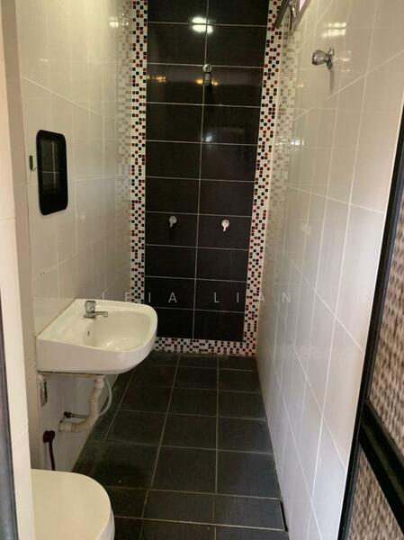 2-storey Terraced House for Sale in Bandar Saujana Putra (Tanjong Duabelas) - Leia Lian - Bathroom - PropertyGuru.com.my