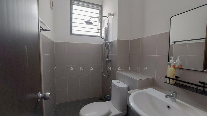 2-storey Terraced House for Sale in Saujana Utama (Selangor) - Ziana Najib - Bathroom Hillpark Puncak Alam - PropertyGuru.com.my