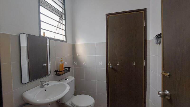 2-storey Terraced House for Sale in Saujana Utama (Selangor) - Ziana Najib - Bathroom Hillpark Puncak Alam - PropertyGuru.com.my