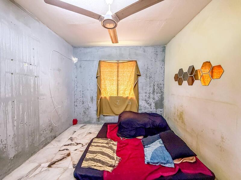 Untuk Dijual - Flat PKNS Section 7