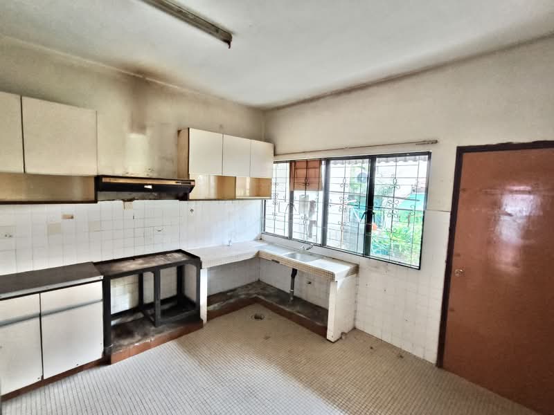 Rumah Teres untuk Dijual di Taman Mayang (Petaling Jaya) - Henry Chia - Kitchen - PropertyGuru.com.my