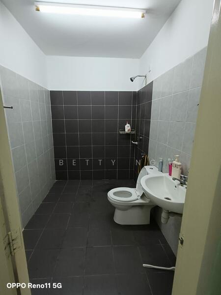 Cluster House for Sale in Skudai (Johor) - Betty Ng - Bathroom - PropertyGuru.com.my
