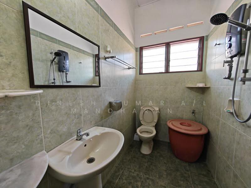 Semi-Detached House for Sale in Petaling Jaya (Selangor) - Dinesh Kumar - Bathroom - PropertyGuru.com.my