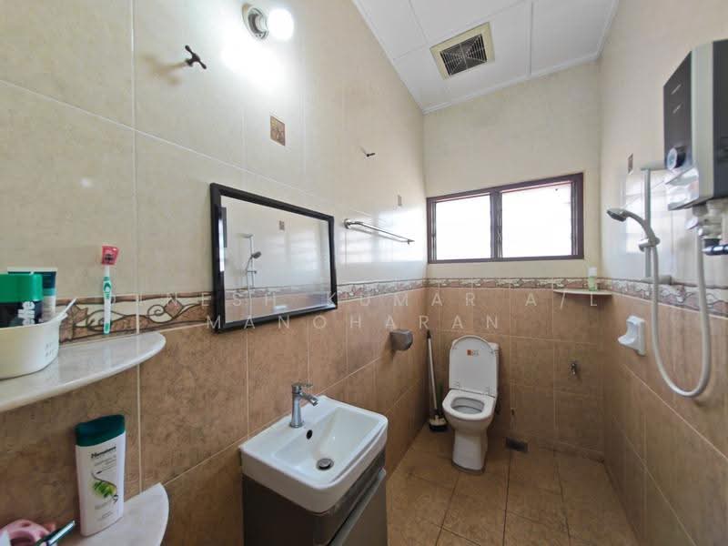 Semi-Detached House for Sale in Petaling Jaya (Selangor) - Dinesh Kumar - Bathroom - PropertyGuru.com.my