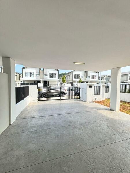 Semi-Detached House for Sale in Kota Emerald (Rawang) - Evelyn Khoo - Car Porch - PropertyGuru.com.my