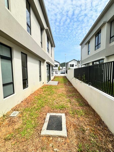 Semi-Detached House for Sale in Kota Emerald (Rawang) - Evelyn Khoo - Back Yard - PropertyGuru.com.my