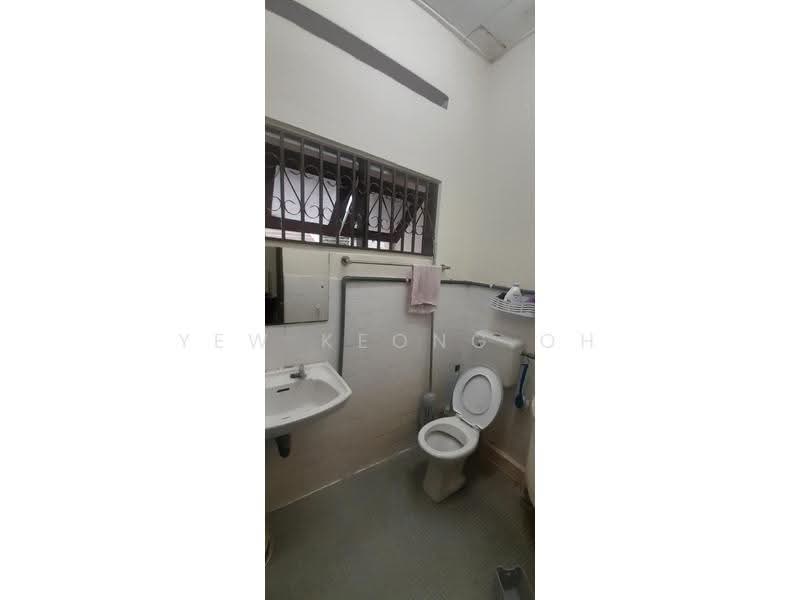 Rumah Teres 2-Tingkat untuk Dijual di Gunung Rapat (Ipoh) - Alex Oh - Bathroom - PropertyGuru.com.my