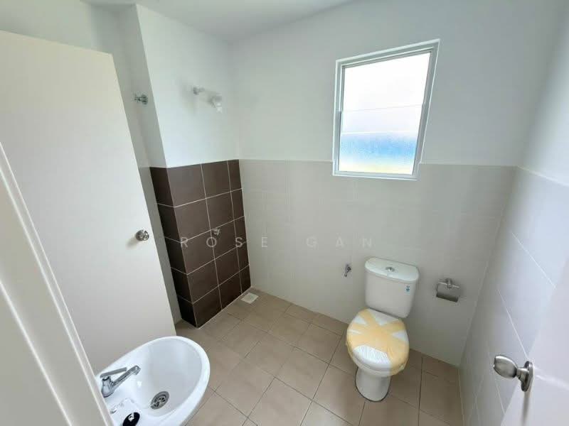 Double Storey Terrace Homes | Near Seremban 2 untuk Untuk Dijual - RM 396,228, Mac 2026 - Bathroom - PropertyGuru.com.my